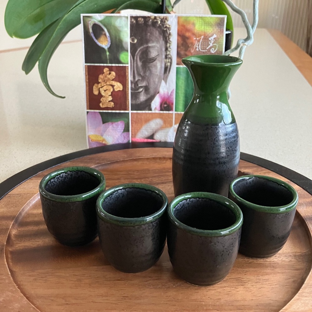 VINTAGE, JAPANESE CERAMIC sake set, carafe and 4 cups, dark grey/black and green